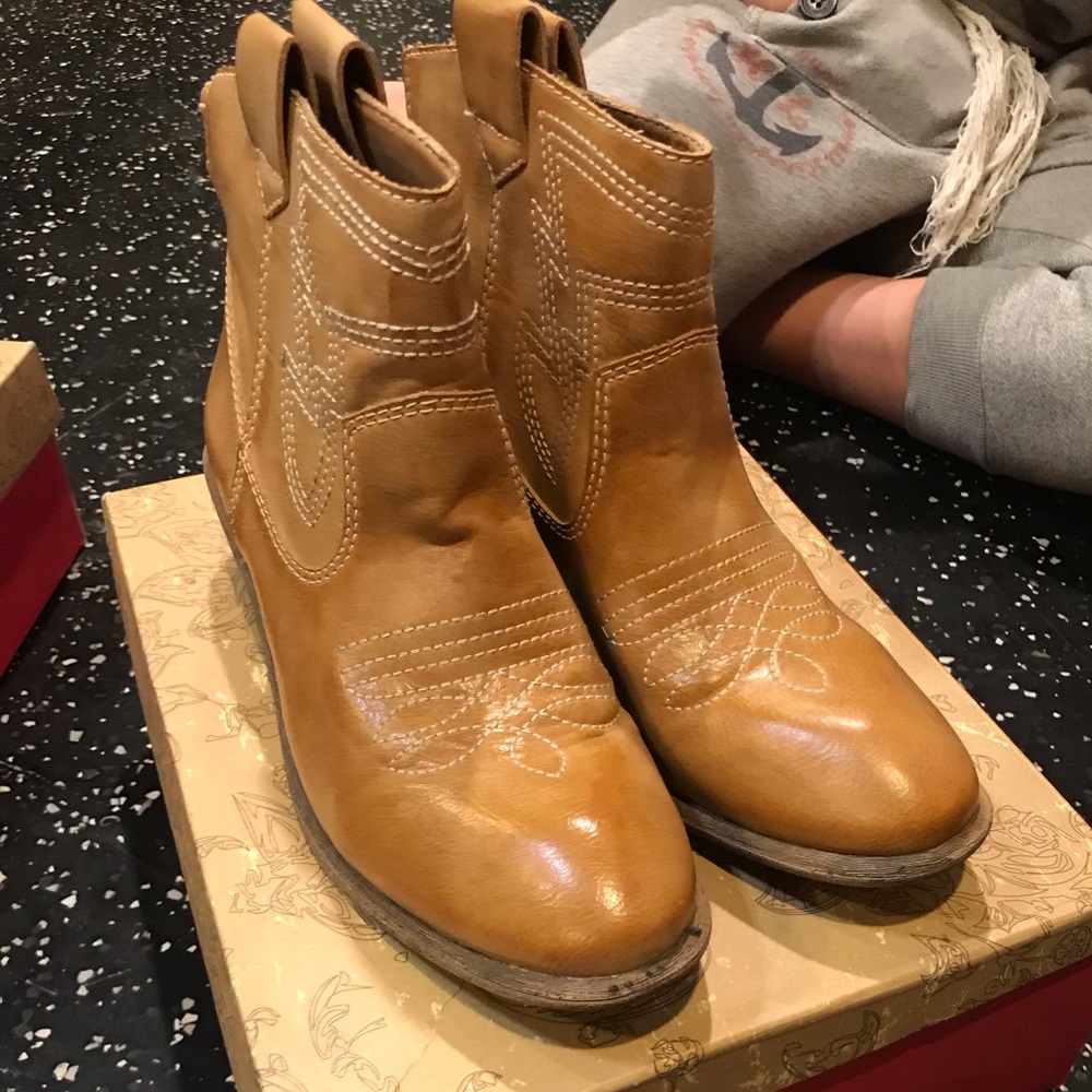 American Rag cie ankle boots/leather